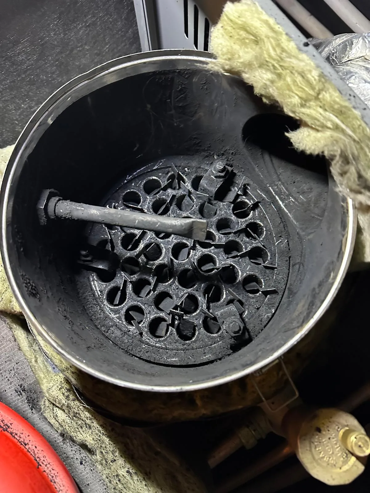 Revisión de cámara de combustión de caldera de gasoil